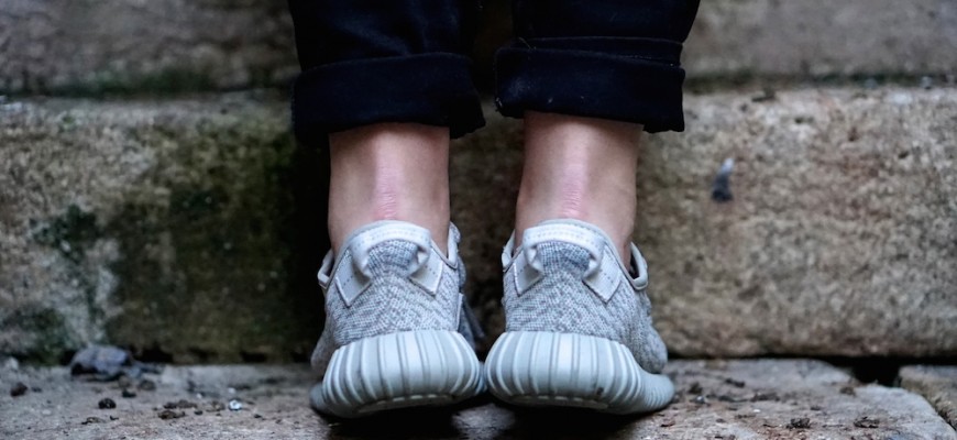DAILY KICKS #224 | UGLYMELY  SNEAKERS STREET CULTURE BIKE TRAVEL